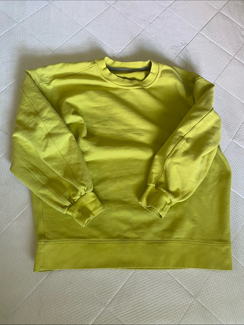 Lululemon crewneck *small flaw